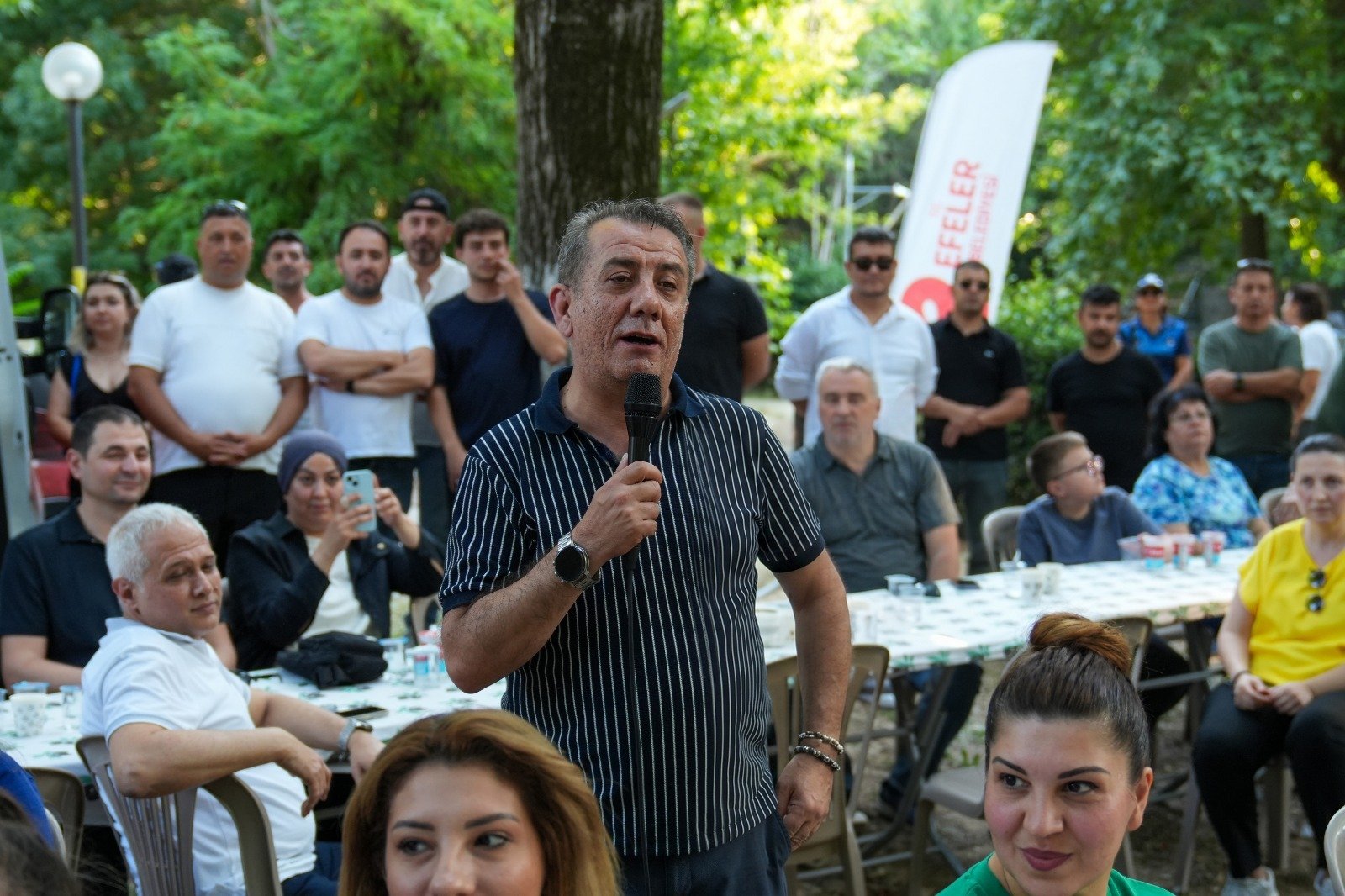 Efeler Başkanı Anıl Yetişkin Mesai Arkadaşlarıyla 