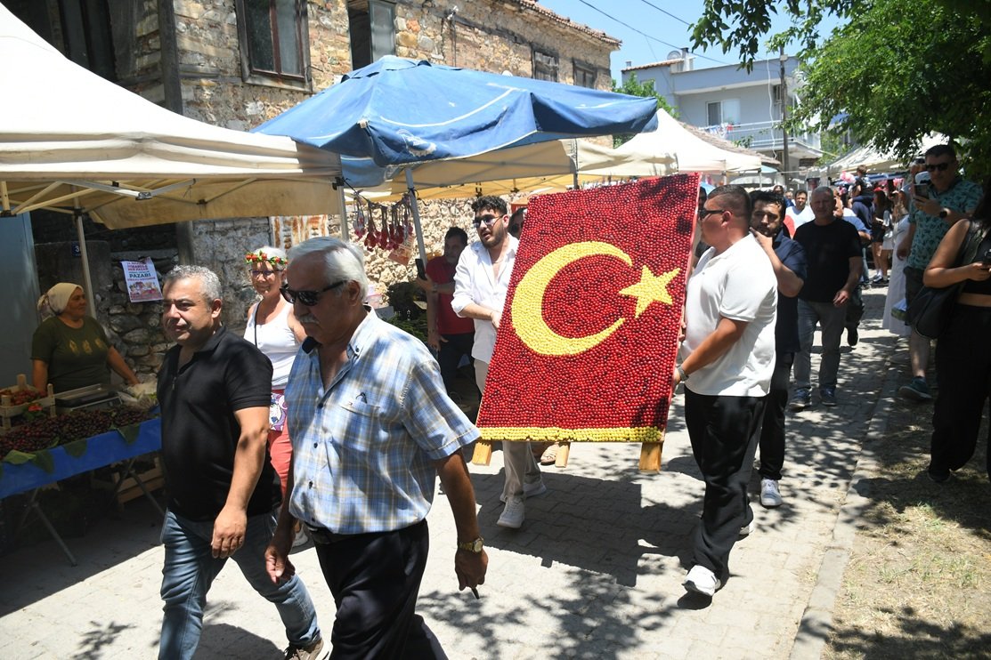 Kiraz Şenliği Binlerce Ziyaretçiyi Ağırladı